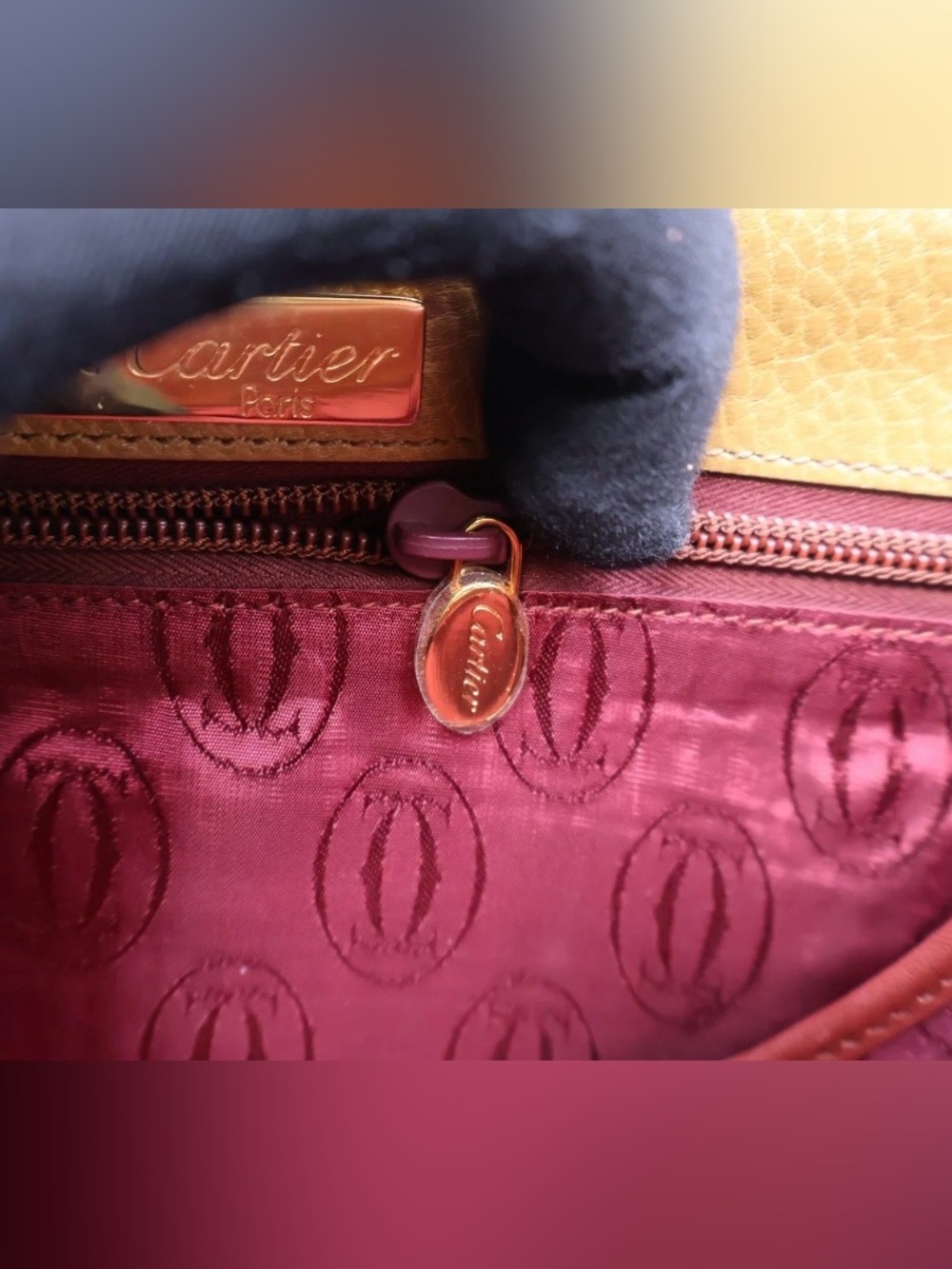 Cartier (Must de collection) Leather Crossbody Bag in Mustard and Brown - Picture 4 of 13